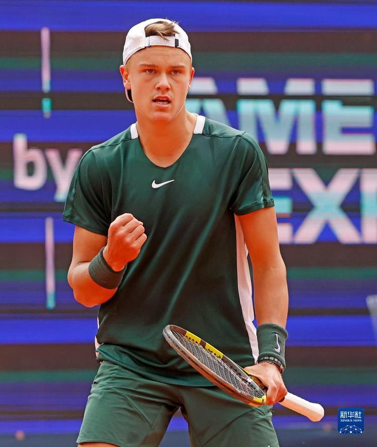 场施加了巨 场施加了巨